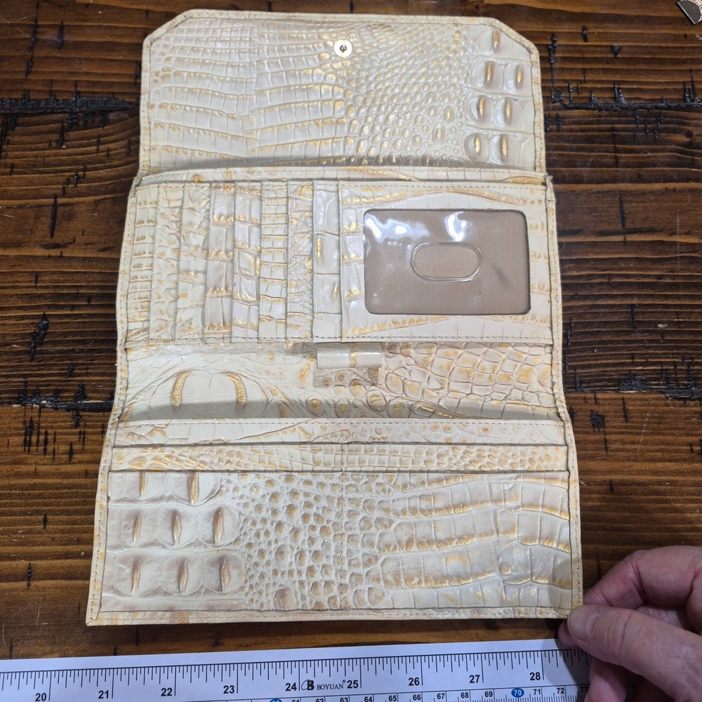 Brahmin Contour Melbourne Leather Tri Fold Wallet Chic Classic Discontinued HTF - Picture 4 of 11